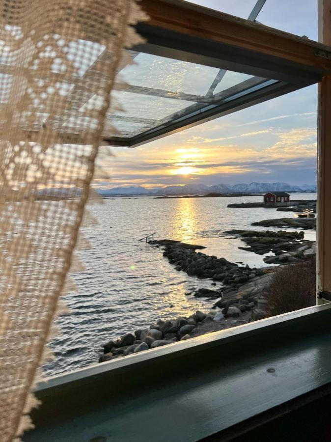 Waterfront Rorbu - By The Beach Bud المظهر الخارجي الصورة